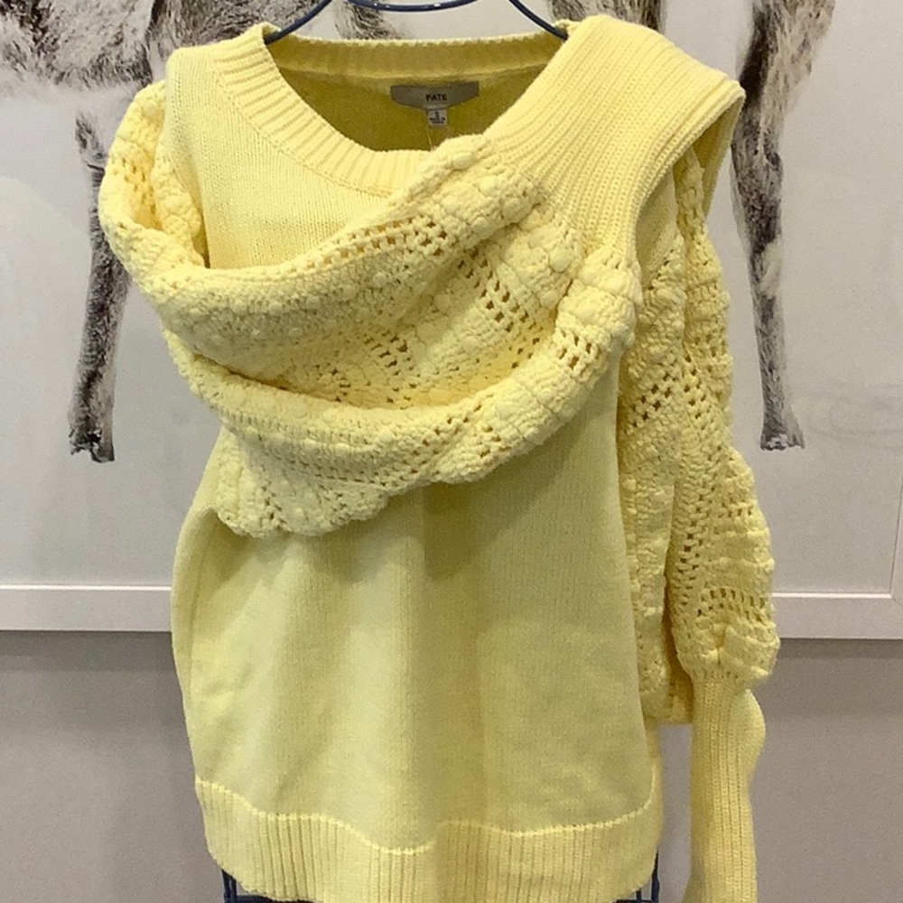 Cotton blend sweater with hand knit crochet puff sleeve. NWT - Picture 3 of 5